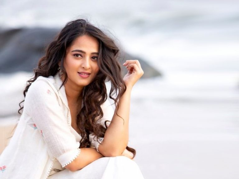 Anushka : స్వీటీ ఫేవరెట్ స్టార్స్… ‘హే సినామిక’ టీంకు విషెస్