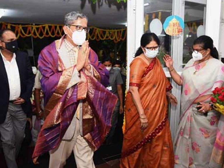 శ్రీవారిని దర్శించుకున్న సీజేఐ ఎన్వీ రమణ.. రేపు హైదరాబాద్‌కు..