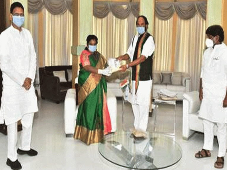 రేపు గ‌వ‌ర్న‌ర్‌ను క‌ల‌వ‌నున్న కాంగ్రెస్ నేత‌లు, 7న దీక్ష‌లు