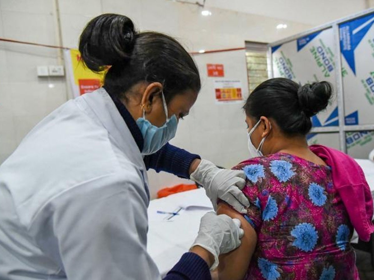 కీలక నిర్ణయం: అక్టోబ‌ర్‌లోగా అంద‌రికీ టీకా…