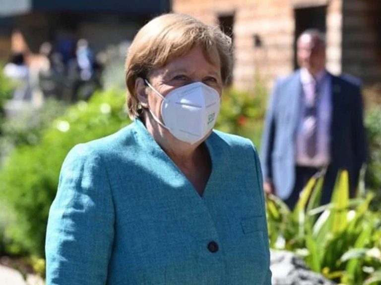 వేర్వేరు టీకాలు తీసుకున్న జ‌ర్మ‌నీ ఛాన్సలర్‌…