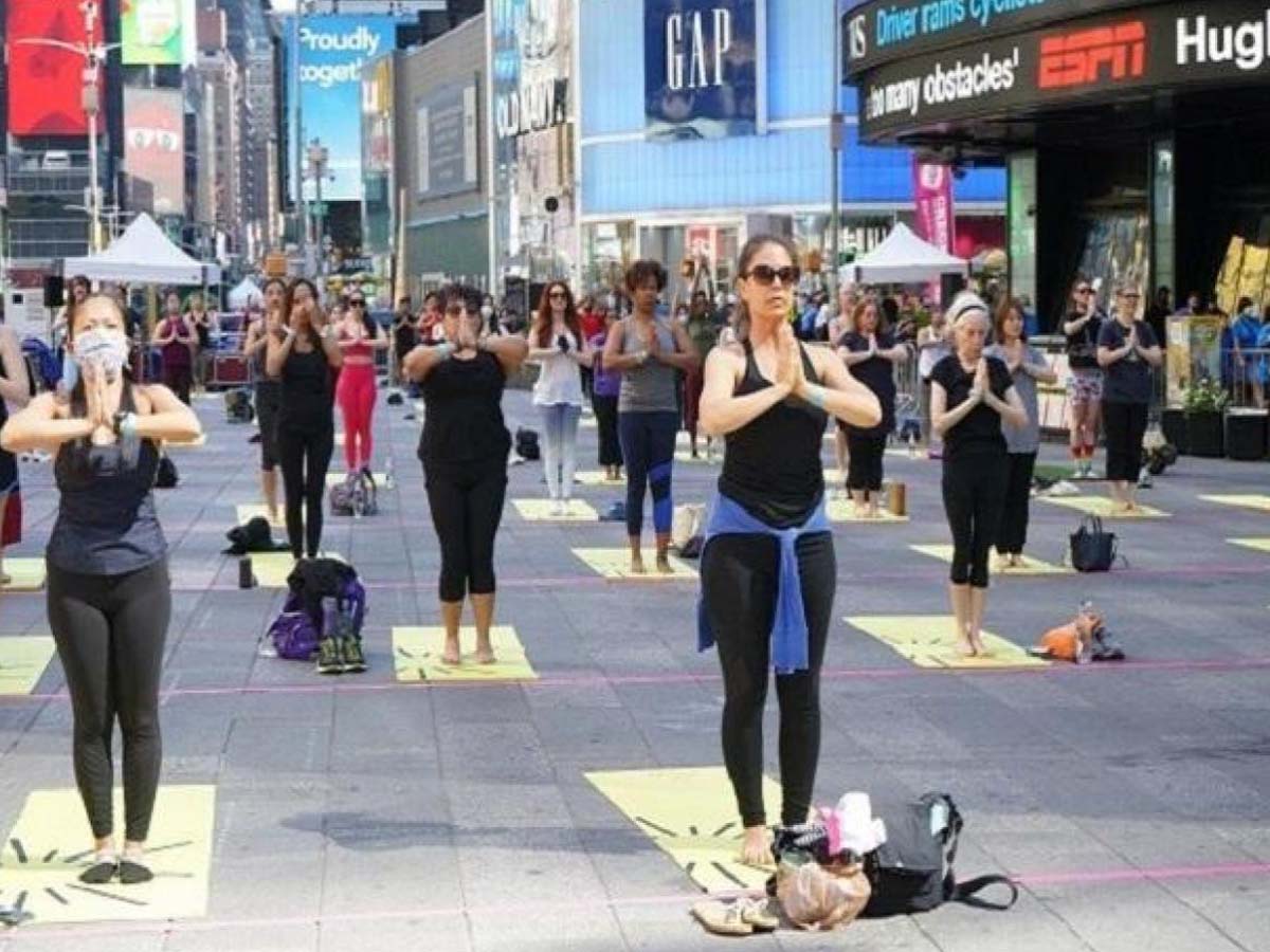 న్యూయార్క్ లోని టైమ్ స్క్వేర్‌లో మూడువేల మందితో…