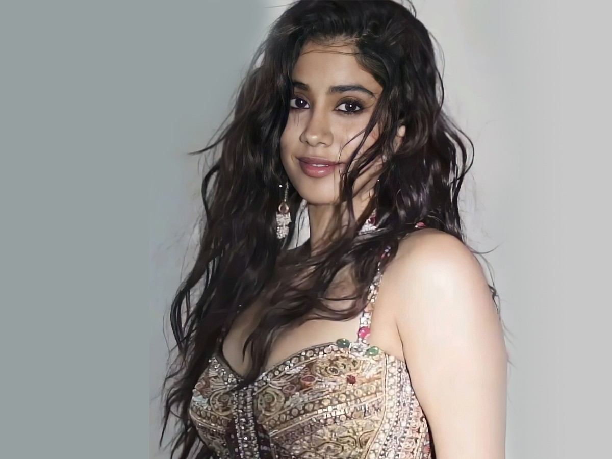 జాన్వీ కపూర్ హాట్ పిక్స్.. రచ్చ రేపుతోందిగా