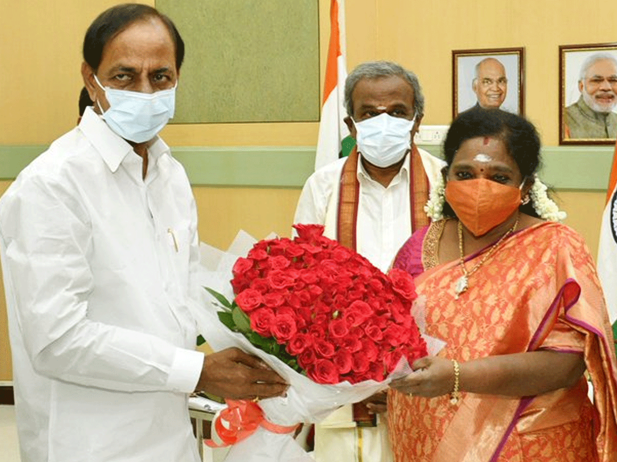 గ‌వ‌ర్న‌ర్‌ను క‌లిసిన సీఎం కేసీఆర్..