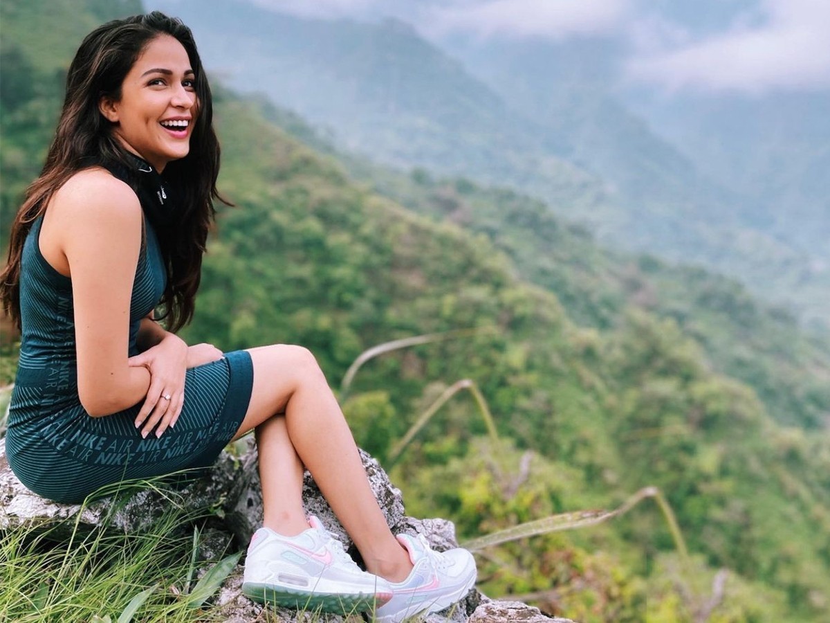 కొండల్లో అందాల రాక్షసి కేఫ్…!?