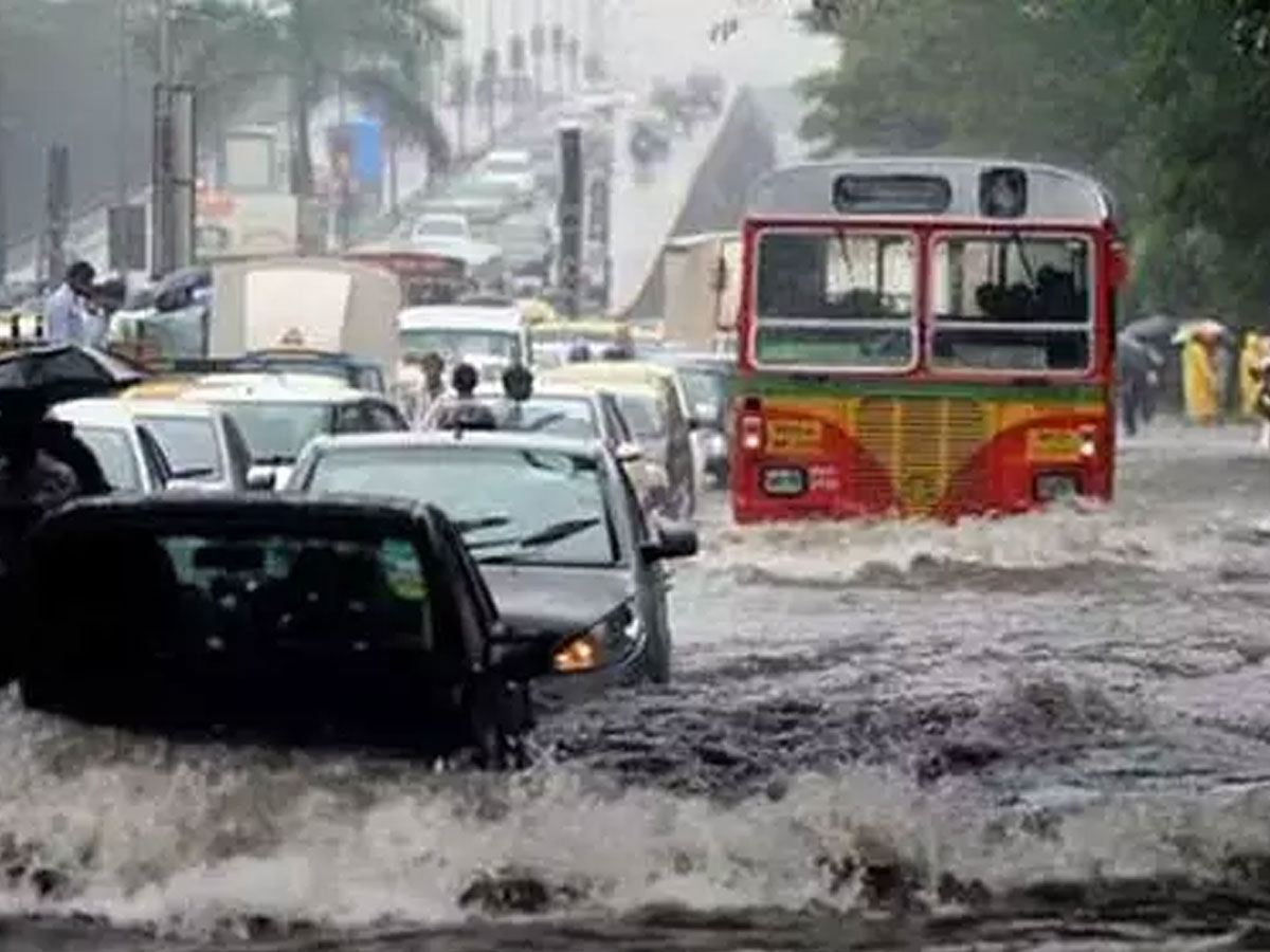 ముంబై అతలాకుతలం..