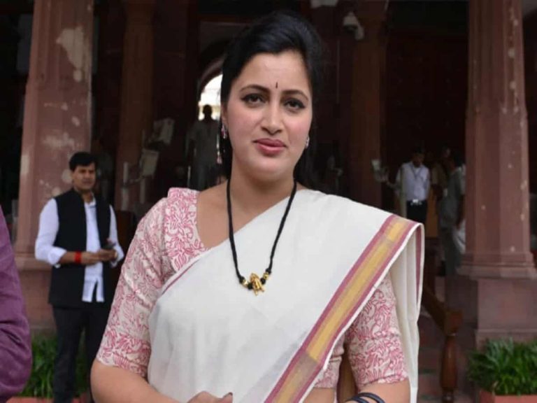 నటి నవనీత్ కౌర్ కు సుప్రీమ్ కోర్టులో ఊరట!