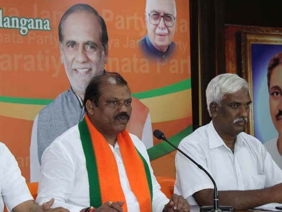 తెలంగాణలో దొంగల ప్రభుత్వం నడుస్తోంది