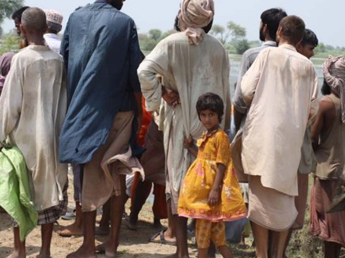 క‌రోనా ప్ర‌భావంః  పాక్‌లో భారీగా పెరిగిన పేద‌రికం…