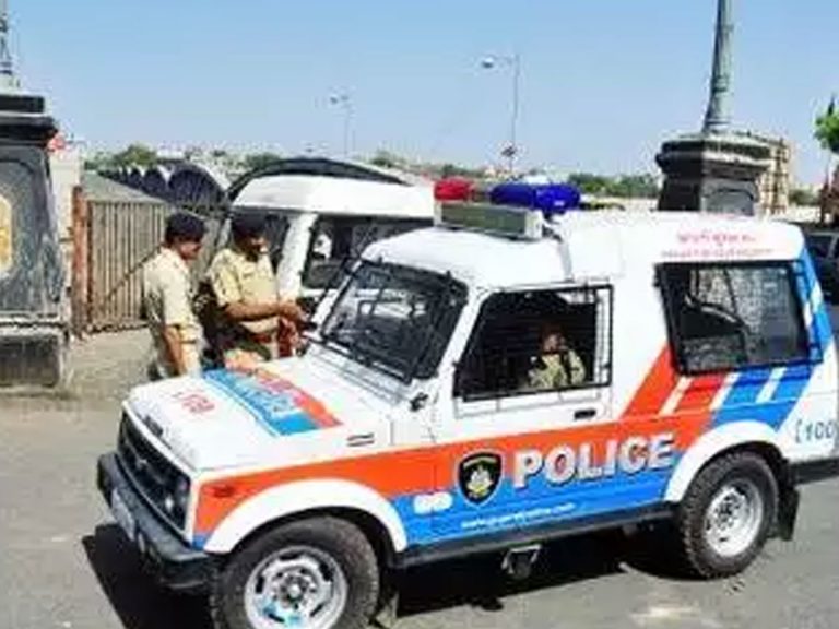 అమానుషం.. కోడలిని అమ్మేసిన మామ..