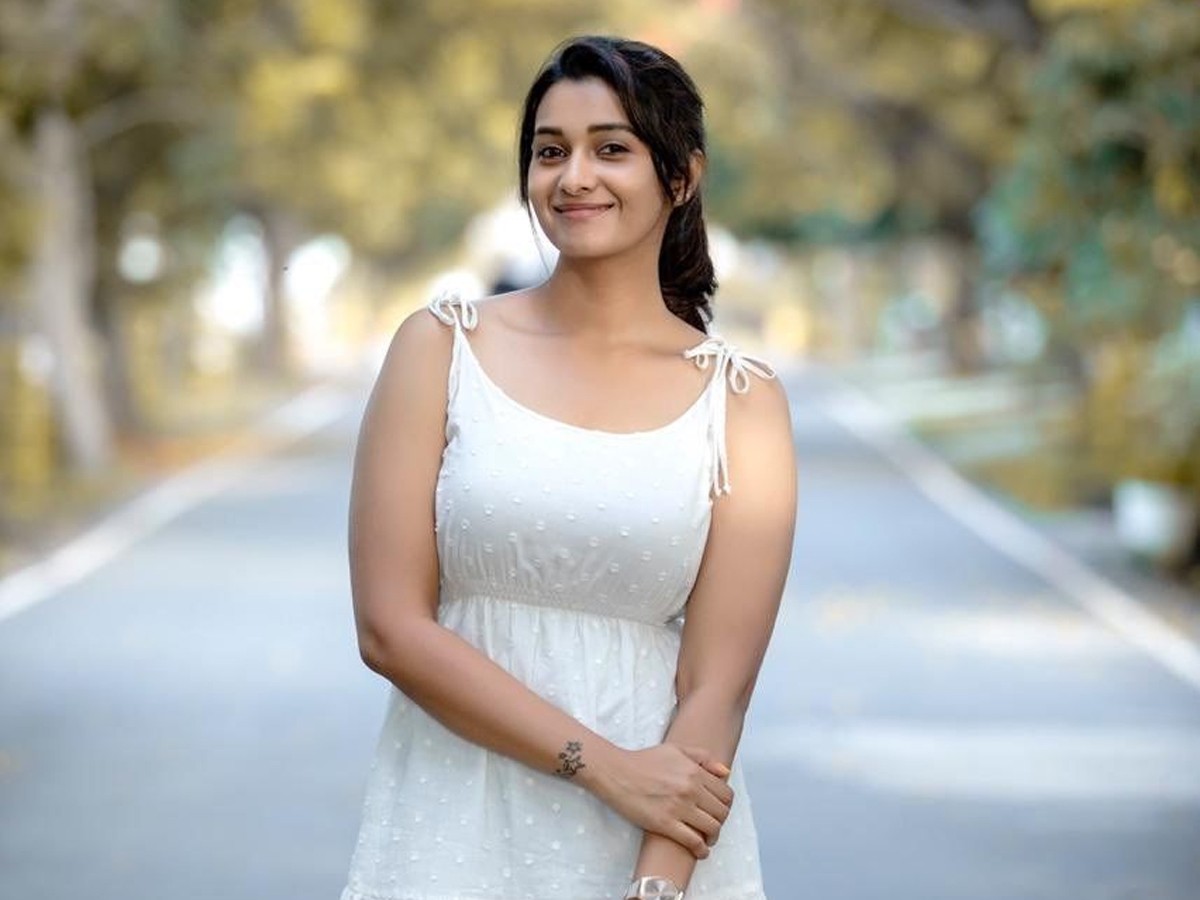 లవ్ లో పడ్డానంటున్న హీరోయిన్