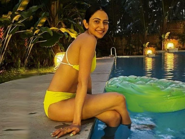 నెట్టింట్లో సెగలు పుట్టిస్తున్న రకుల్ బికినీ లుక్…!