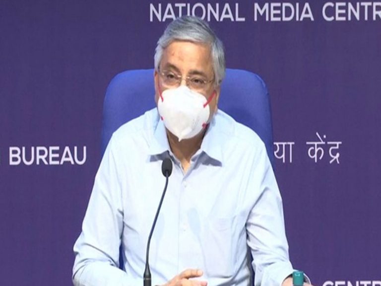 కరోనా థర్డ్‌ వేవ్‌.. ఎయిమ్స్‌ చీఫ్ కీలక వ్యాఖ్యలు