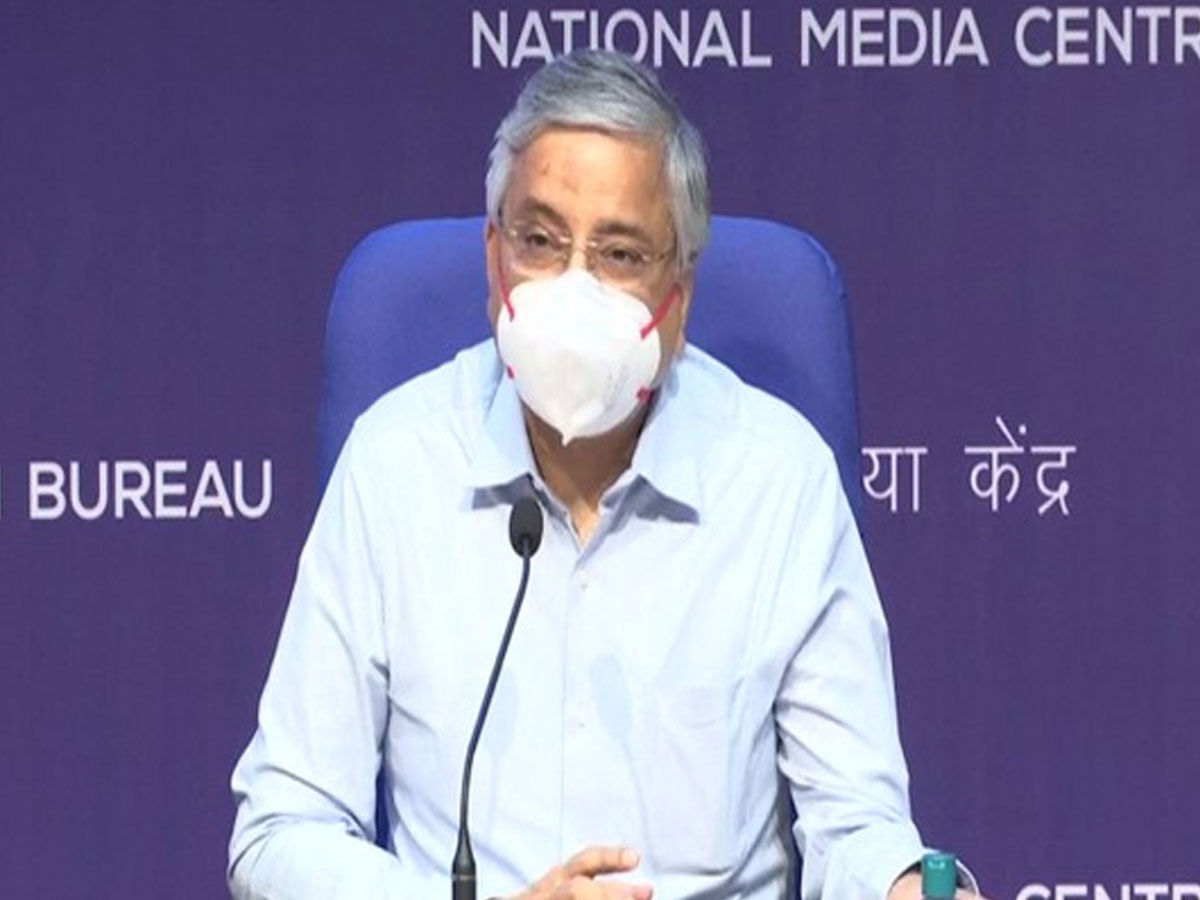 కరోనా థర్డ్‌ వేవ్‌.. ఎయిమ్స్‌ చీఫ్ కీలక వ్యాఖ్యలు