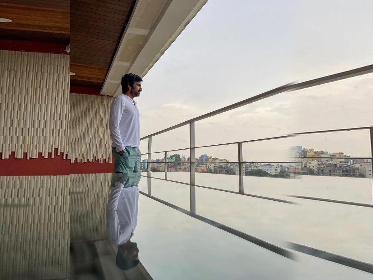 న్యూ లుక్ లో మాస్ మహారాజ రవితేజ…!