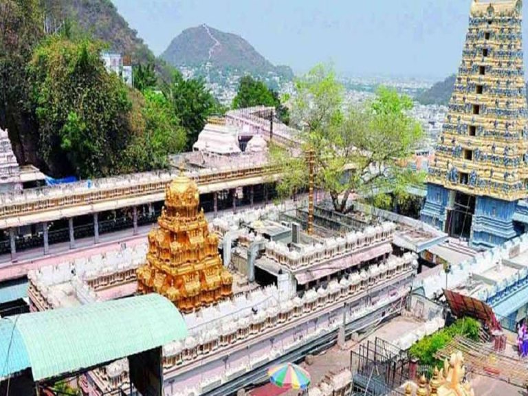 తగ్గుతున్న పాజిటీవ్ కేసులుః ఇంద్ర‌కీలాద్రికి పెరుగుతున్న భ‌క్తులు…