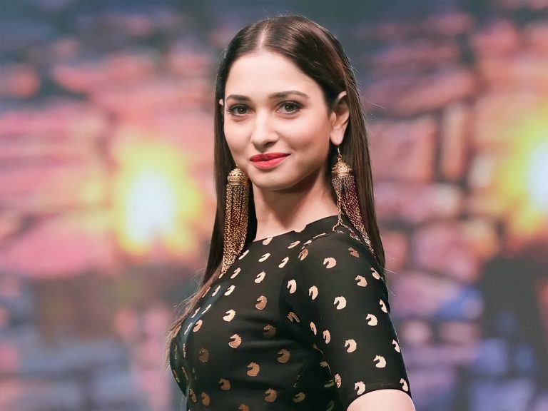 ‘తగ్గేదే లే’ అంటున్న తమన్నా!