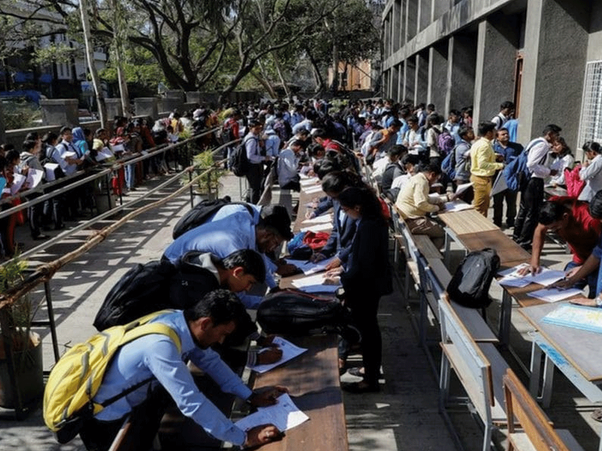 గుడ్‌న్యూస్‌.. భారీగా త‌గ్గిన నిరుద్యోగ రేటు