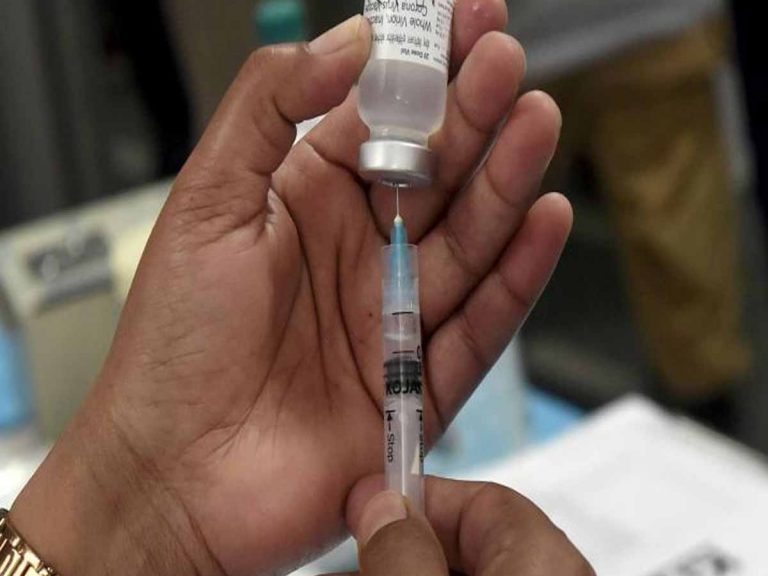 క‌రోనా టీకా కోసం వెళ్తే…రాబిస్ వ్యాక్సిన్ ఇచ్చార‌ట‌…