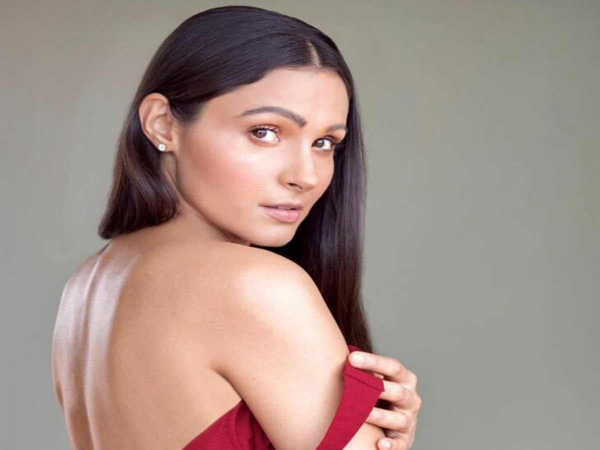 అమలాపాల్ వలె.. నగ్నంగా నటించిన ఆండ్రియా!