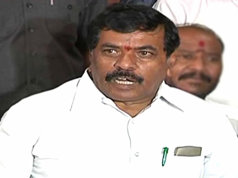 ఈటల పార్టీ నుండి వెళ్లిపోతే ఎవరూ బాధపడటం లేదు…