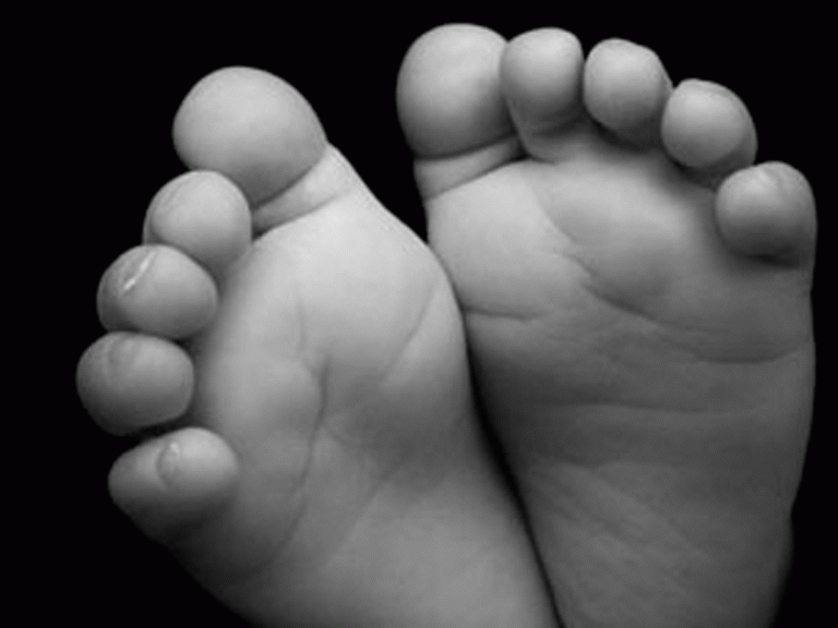 త‌ల్లి ప‌క్క నుంచి మాయం.. నీటి ట్యాంకులో బాలుడి మృత‌దేహం..