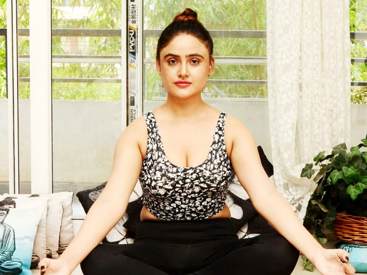 యోగా దినోత్సవం: సోనీ చరిష్ట యోగా స్టిల్స్ వైరల్