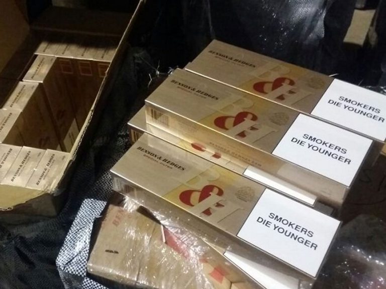20 లక్షలు విలువ చేసే విదేశీ సిగరెట్లు సీజ్