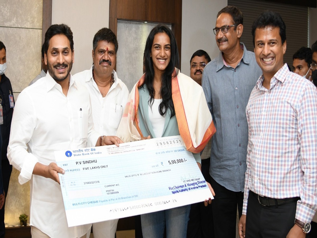 ఒలింపిక్స్‌ లో పాల్గొంటున్న అథ్లెట్స్ కి విషెస్ చెప్పిన సీఎం జగన్‌