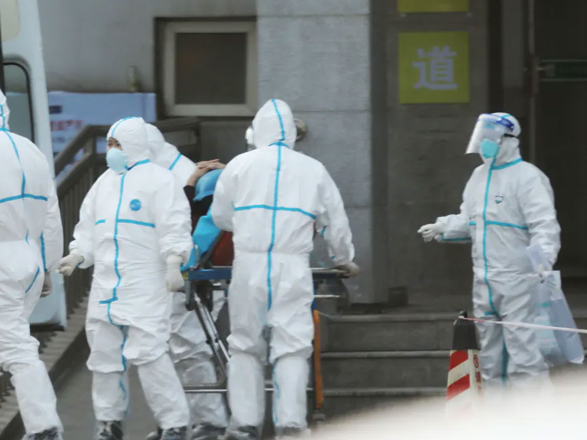 తల్లి కుమారుడిని బలిగొన్న కరోనా.. పోరాడుతున్న సోదరి