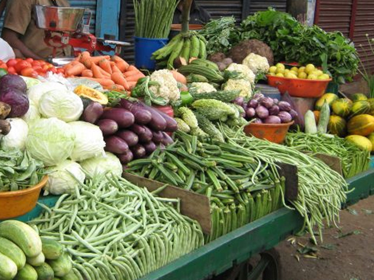 ఐసోలేషన్ కు తరలింపు: కరోనా సోకిన.. వ్యాపారం ఆగట్లేదు