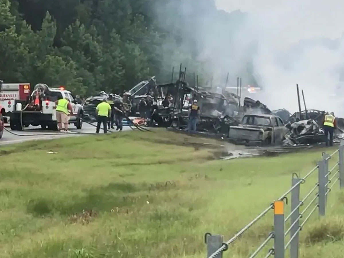 అమెరికాలో ఘోర రోడ్డు ప్ర‌మాదం