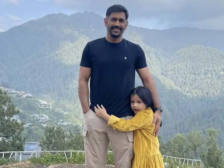 వైరల్‌గా మారిన ధోనీ కొత్త లుక్‌