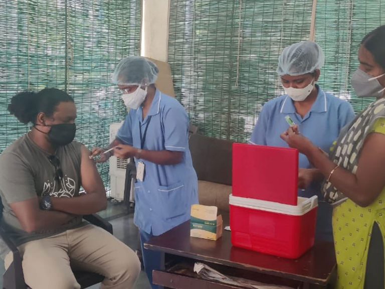 ఆఫీస్ స్టాఫ్‌కు దిల్ రాజు వ్యాక్సినేషన్!