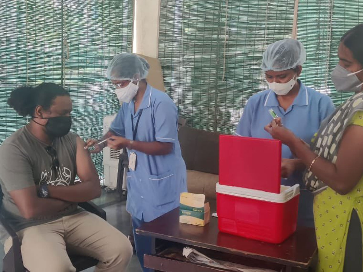 ఆఫీస్ స్టాఫ్‌కు దిల్ రాజు వ్యాక్సినేషన్!