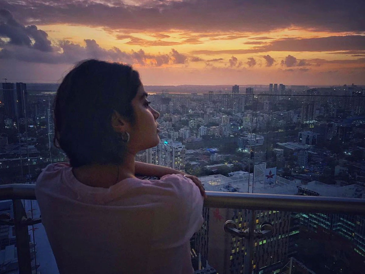 కాస్త శాంతించిన జాన్వీ కపూర్ ఫోటోషూట్లు!