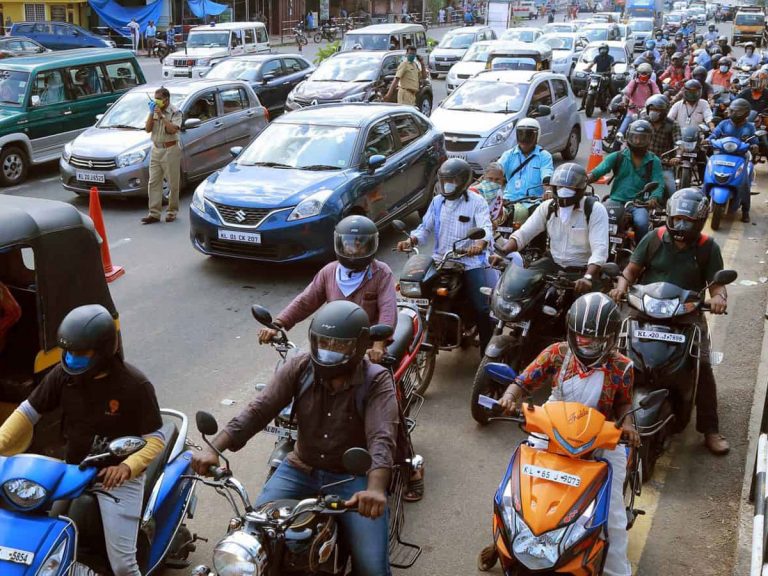 లాక్‌డౌన్‌ సడలింపులపై గందరగోళంలో ప్రజలు..