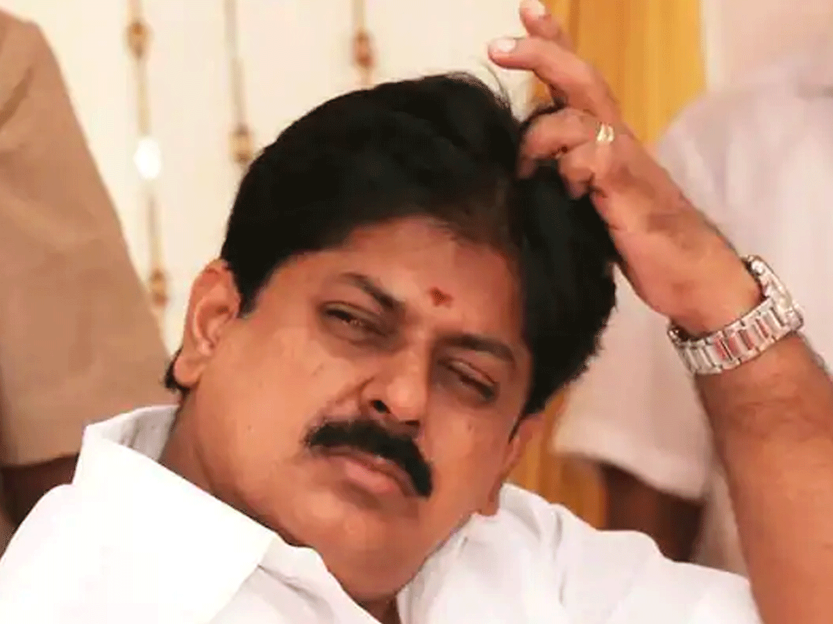 అన్నాడీఎంకే పార్టీ ముఖ్య నేత మణికందన్ అరెస్ట్…