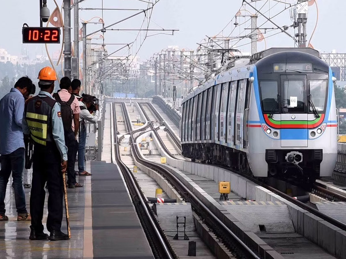 హైదరాబాద్‌ మెట్రో సేవల సమయం పొడిగింపు