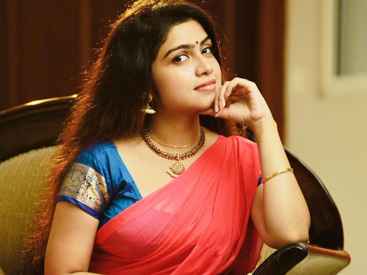 పవన్ సినిమాపై క్లారిటీ ఇచ్చిన మలయాళ బ్యూటీ