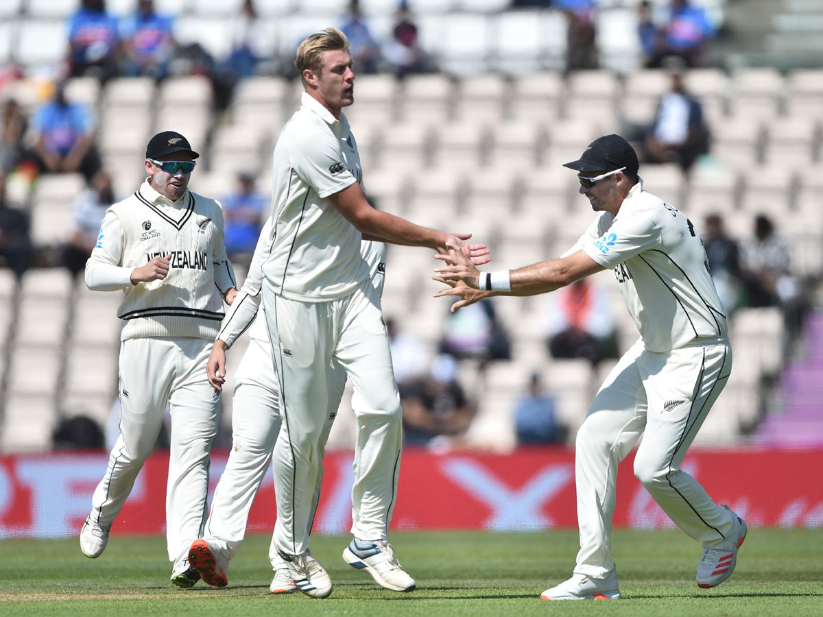 కీలక వికెట్లు కోల్పోయిన భారత్…