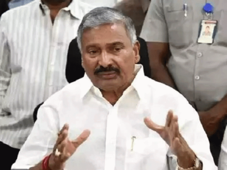 నిర్లక్ష్యం వహించే సర్పంచులపై చర్యలు : మంత్రి పెద్దిరెడ్డి