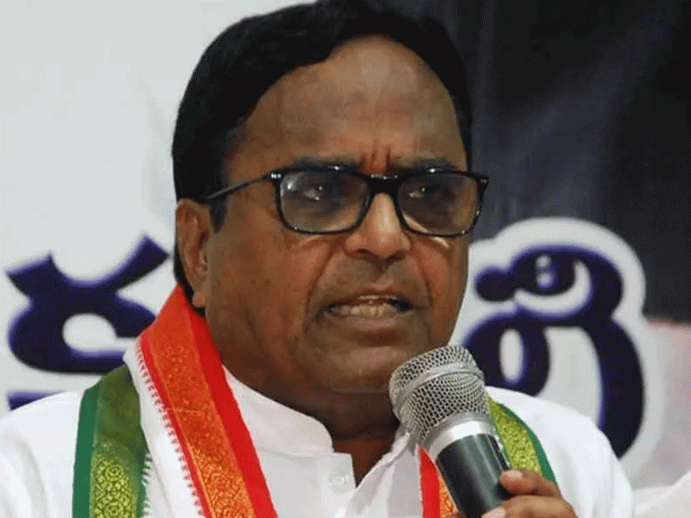 కేసీఆర్ వరంగల్ లో కొత్త జైల్ కట్టుకుంటున్నారు : పొన్నాల