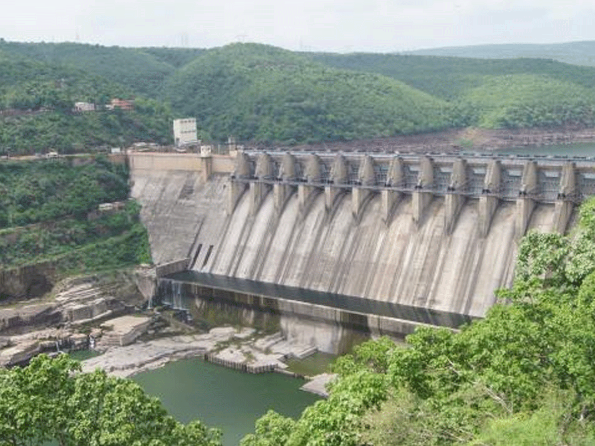 శ్రీశైలం జలాశయానికి పెరుగుతున్న వరదనీరు…