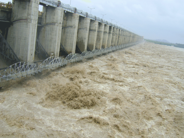 జూరాలకు కొనసాగుతున్న వరద…