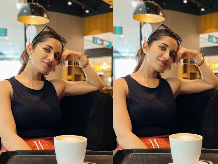 రుహాణి శర్మ రచ్చ.. గ్లామర్ ఫోటోలు వైరల్