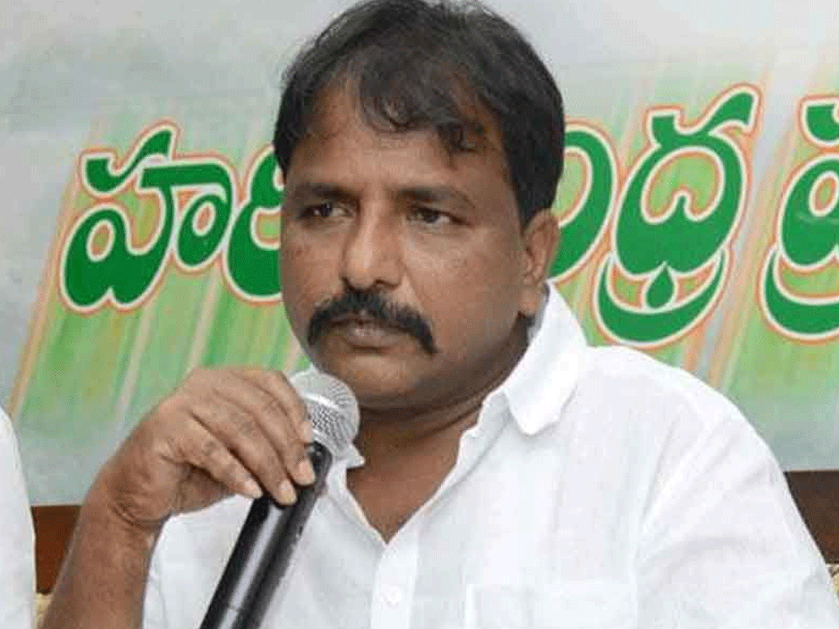 అశాస్త్రీయ పద్దతిలో వ్యాక్సిన్ వేస్తున్నారు…