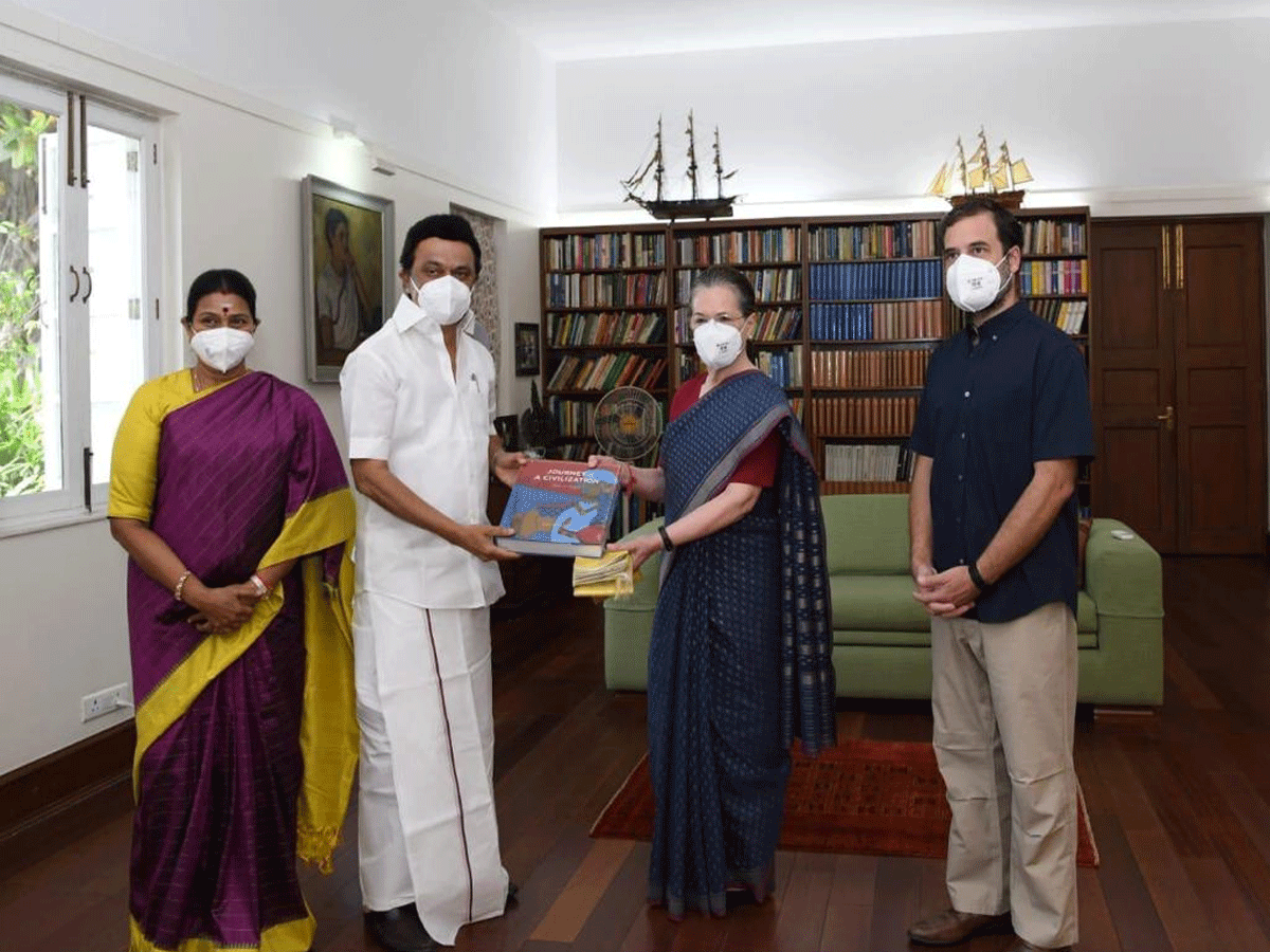 సోనియా గాంధీ ని కలిసిన సీఎం స్టాలిన్..