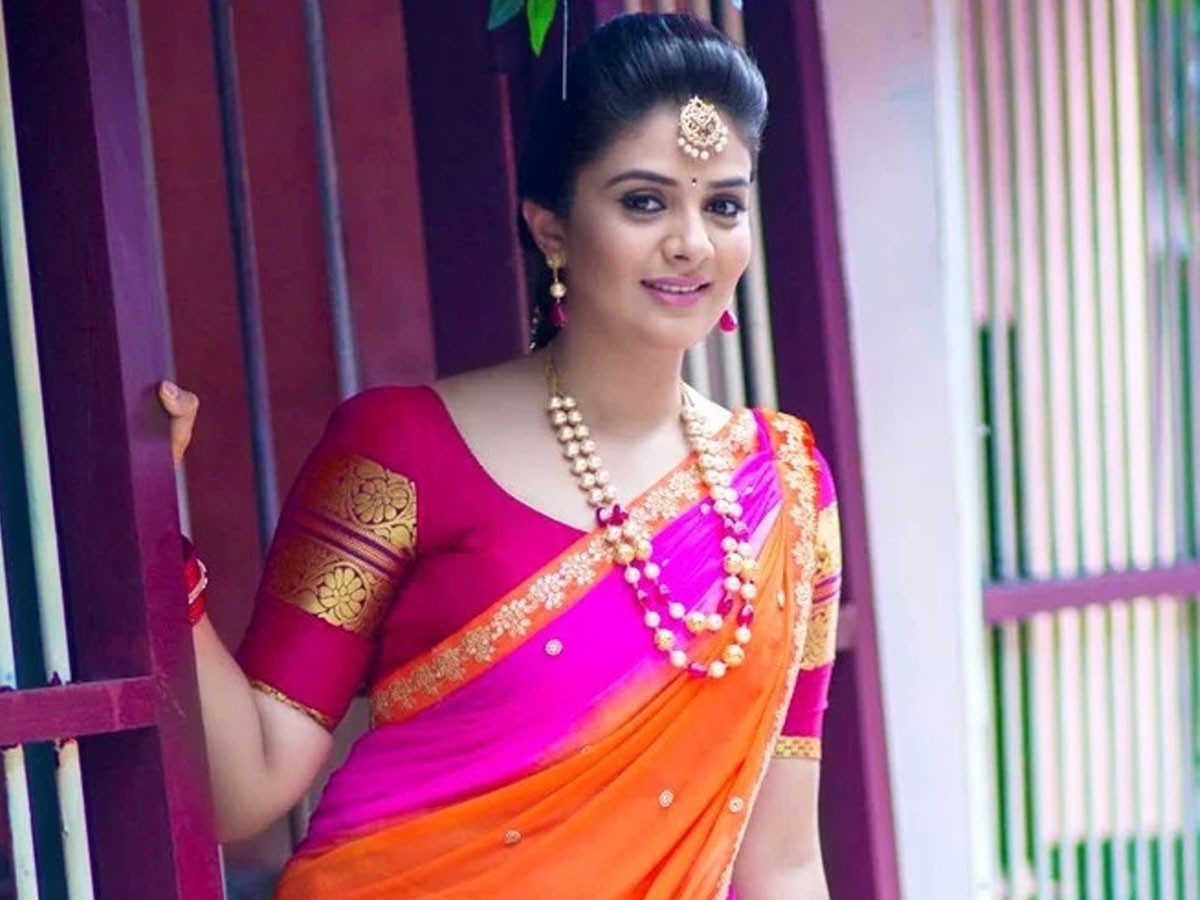 శ్రీముఖి శ్రీవారి ఇంట్లో కుడి కాలు పెట్టేస్తుందా?