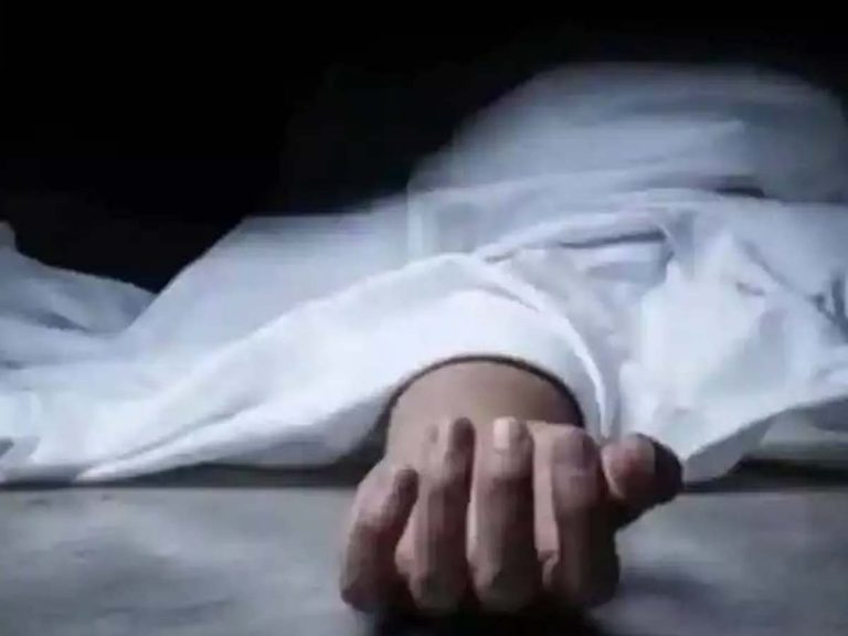 ఏపీలో దారుణం : కరోనా భయంతో ఆసుపత్రిపై నుంచి దూకి వ్యక్తి ఆత్మహత్య